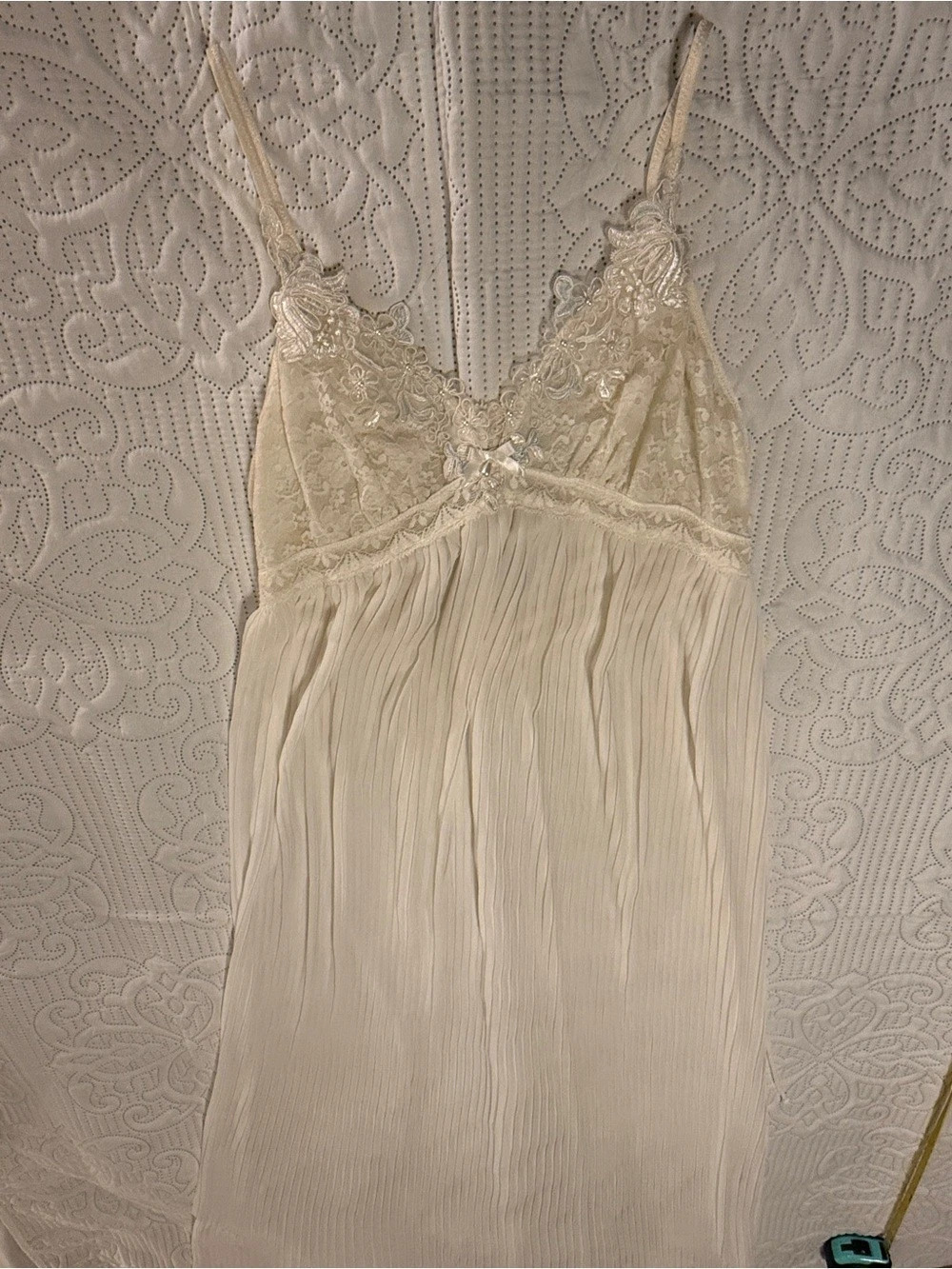 In Bloom by Jonquil Pleated Lace Maxi Dress in Cream Size Medium nightgown brida